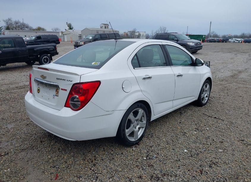 Photo 4 of 2015 Chevrolet Sonic LTZ AUTO (VIN 1G1JE5SB0F4102149)