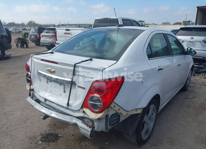 Photo 4 of 2015 Chevrolet Sonic LTZ AUTO (VIN 1G1JE5SB0F4107545)