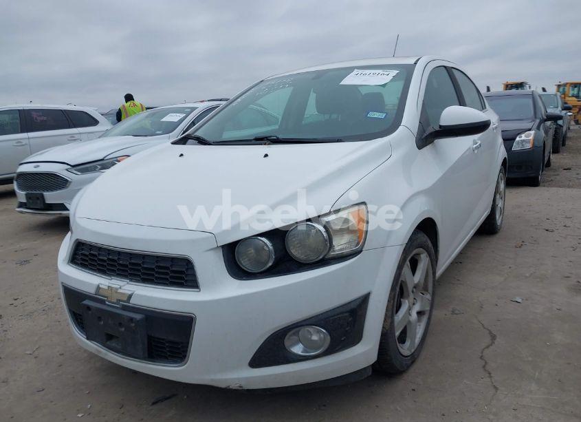Photo 2 of 2016 Chevrolet Sonic LTZ AUTO (VIN 1G1JE5SB1G4135257)