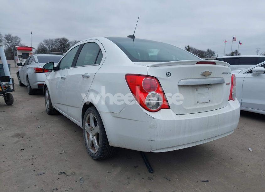 Photo 3 of 2016 Chevrolet Sonic LTZ AUTO (VIN 1G1JE5SB1G4135257)