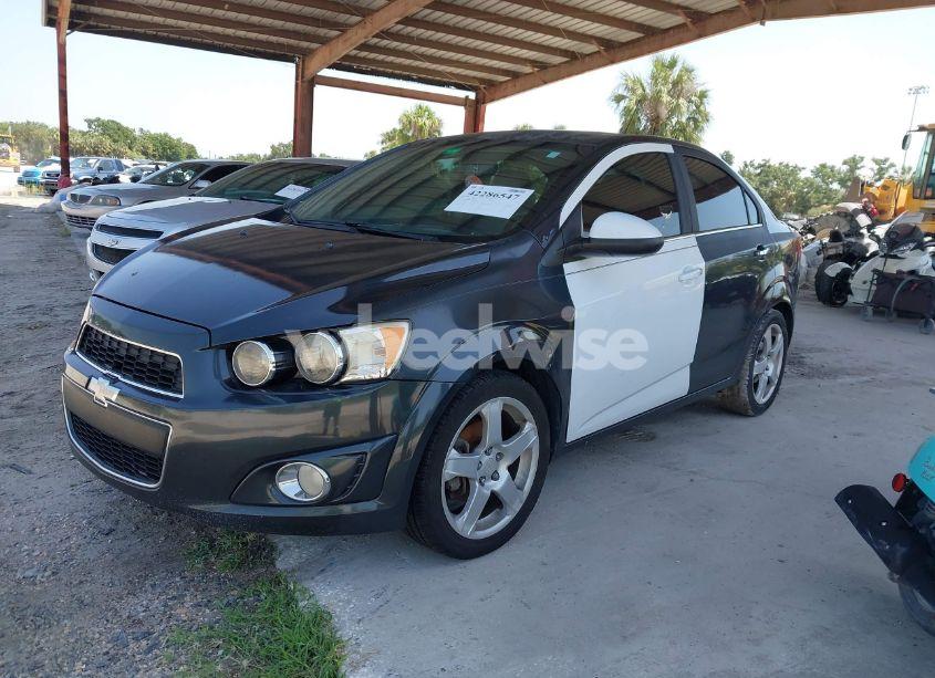 Photo 2 of 2015 Chevrolet Sonic LTZ AUTO (VIN 1G1JE5SBXF4117483)