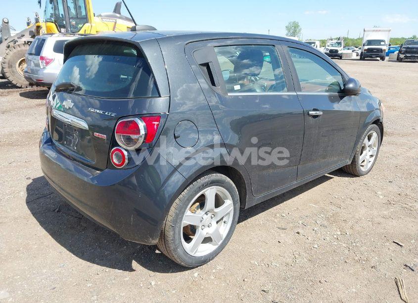 Photo 4 of 2015 Chevrolet Sonic LTZ AUTO (VIN 1G1JE6SB0F4108457)