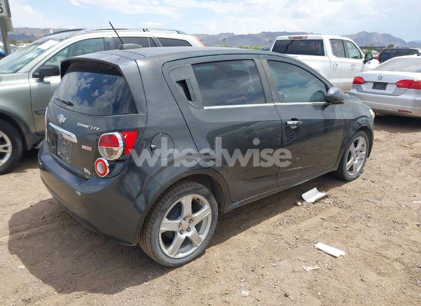 Photo 4 of 2015 Chevrolet Sonic LTZ AUTO (VIN 1G1JE6SB1F4202251)