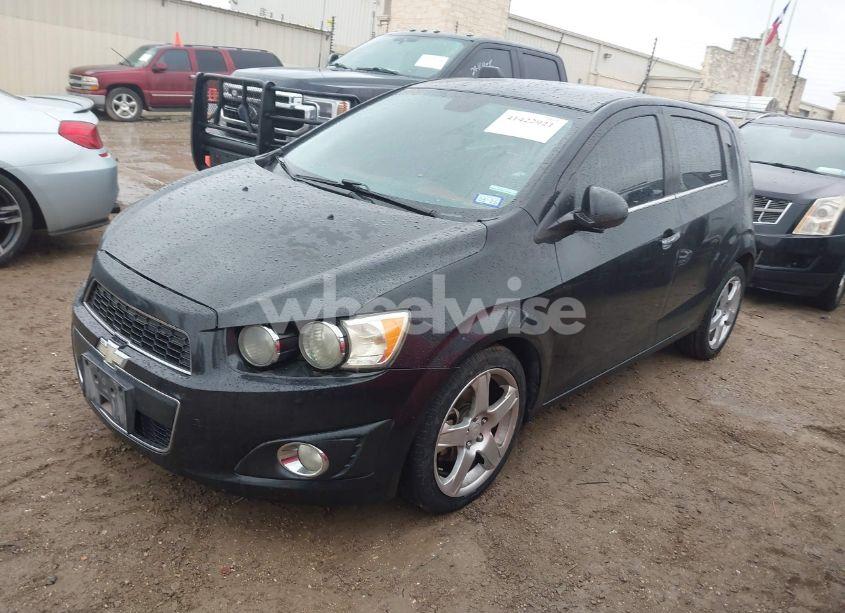Photo 2 of 2013 Chevrolet Sonic LTZ AUTO (VIN 1G1JE6SB2D4221744)