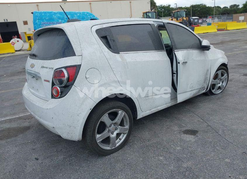 Photo 4 of 2015 Chevrolet Sonic LTZ AUTO (VIN 1G1JE6SB7F4122114)