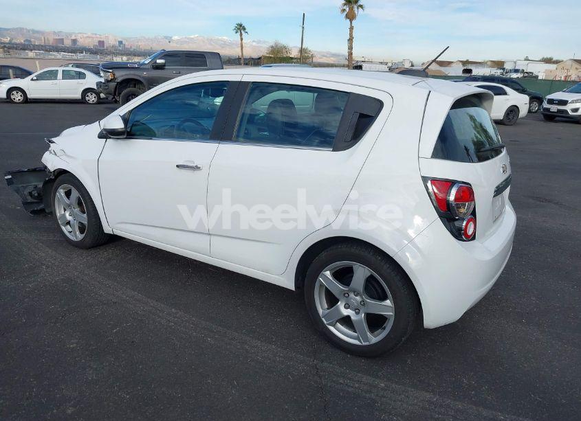 Photo 3 of 2016 Chevrolet Sonic LTZ AUTO (VIN 1G1JE6SB8G4143877)