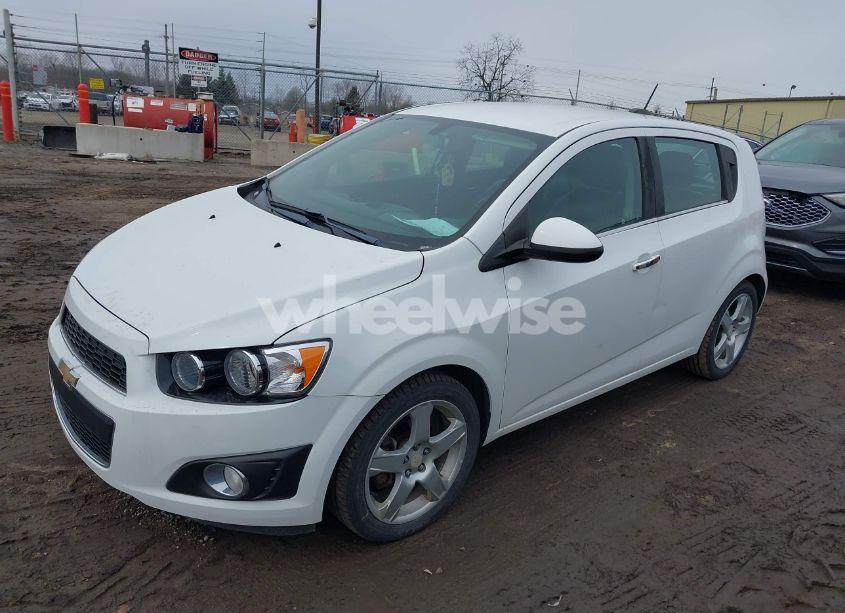 Photo 2 of 2016 Chevrolet Sonic LTZ AUTO (VIN 1G1JE6SB9G4146075)