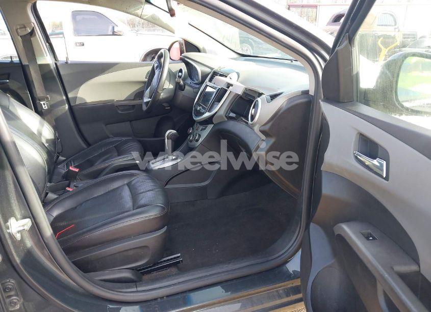 Photo 5 of 2019 Chevrolet Sonic PREMIER AUTO (VIN 1G1JF5SBXK4124358)