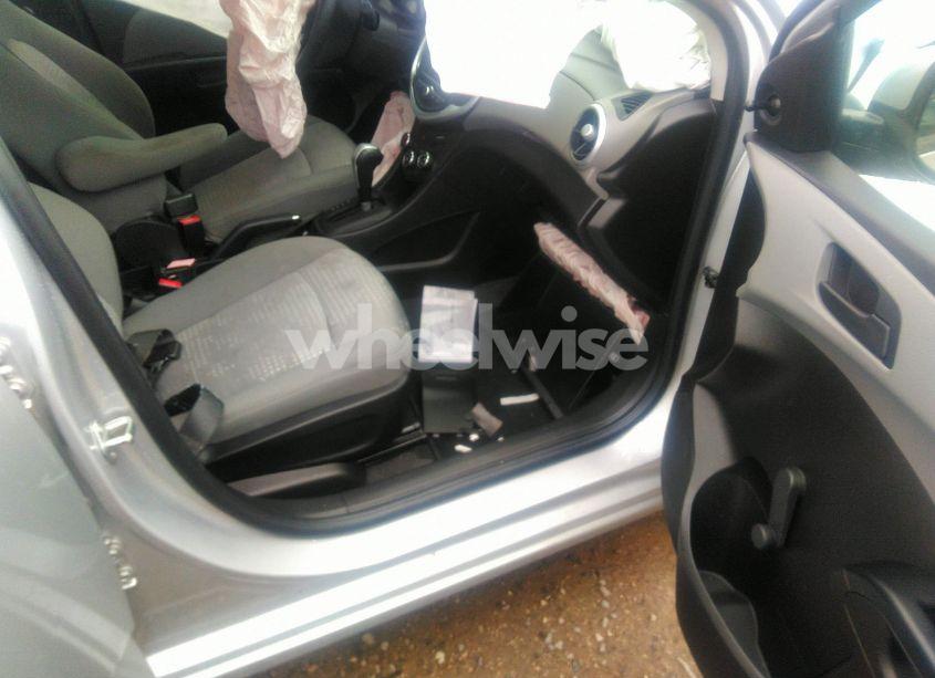 Photo 5 of 2020 Chevrolet Sonic FWD 1FL 5-DOOR (VIN 1G1JG6SB0L4129413)