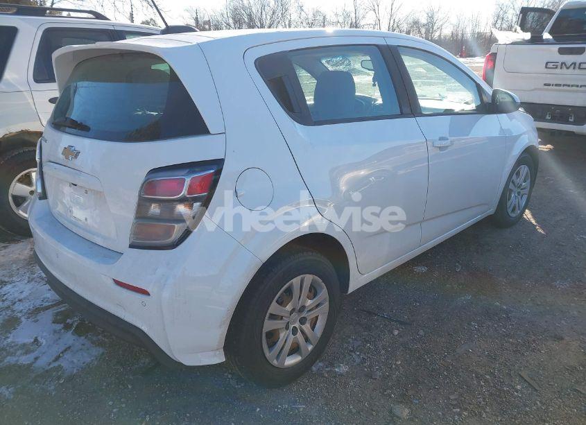 Photo 4 of 2019 Chevrolet Sonic LT AUTO (VIN 1G1JG6SB2K4128620)