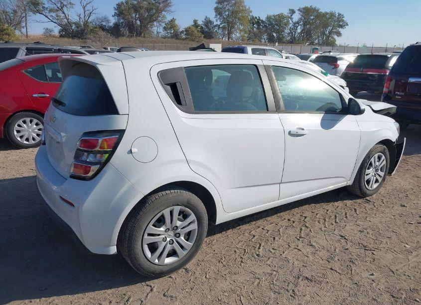 Photo 4 of 2019 Chevrolet Sonic LT AUTO (VIN 1G1JG6SB2K4139102)