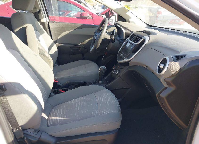 Photo 5 of 2019 Chevrolet Sonic LT AUTO (VIN 1G1JG6SB2K4139102)