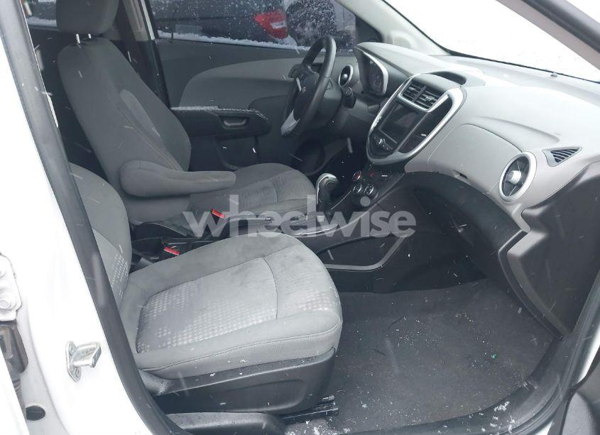 Photo 5 of 2019 Chevrolet Sonic LT AUTO (VIN 1G1JG6SB5K4132449)