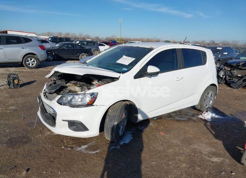 Photo 2 of 2019 Chevrolet Sonic LT AUTO (VIN 1G1JG6SB8K4136902)