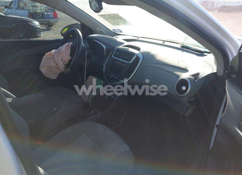 Photo 5 of 2019 Chevrolet Sonic LT AUTO (VIN 1G1JG6SB8K4136902)