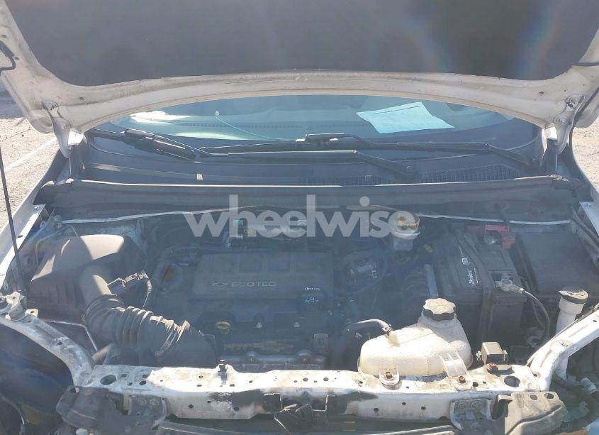 Photo 10 of 2020 Chevrolet Sonic FWD 1FL 5-DOOR (VIN 1G1JG6SB8L4109586)