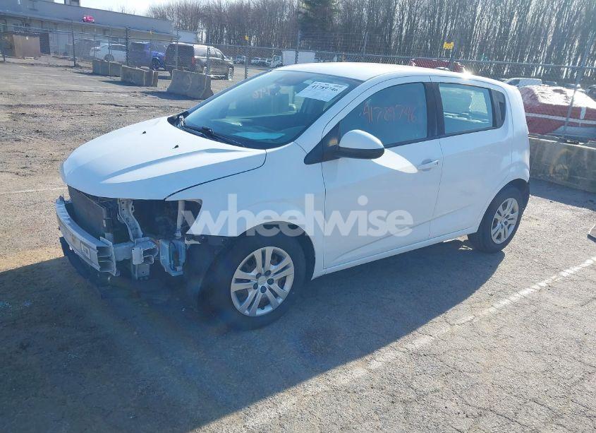 Photo 2 of 2020 Chevrolet Sonic FWD 1FL 5-DOOR (VIN 1G1JG6SB8L4109586)