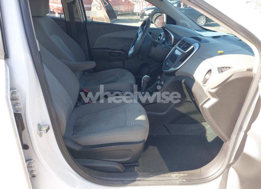 Photo 5 of 2020 Chevrolet Sonic FWD 1FL 5-DOOR (VIN 1G1JG6SB8L4109586)