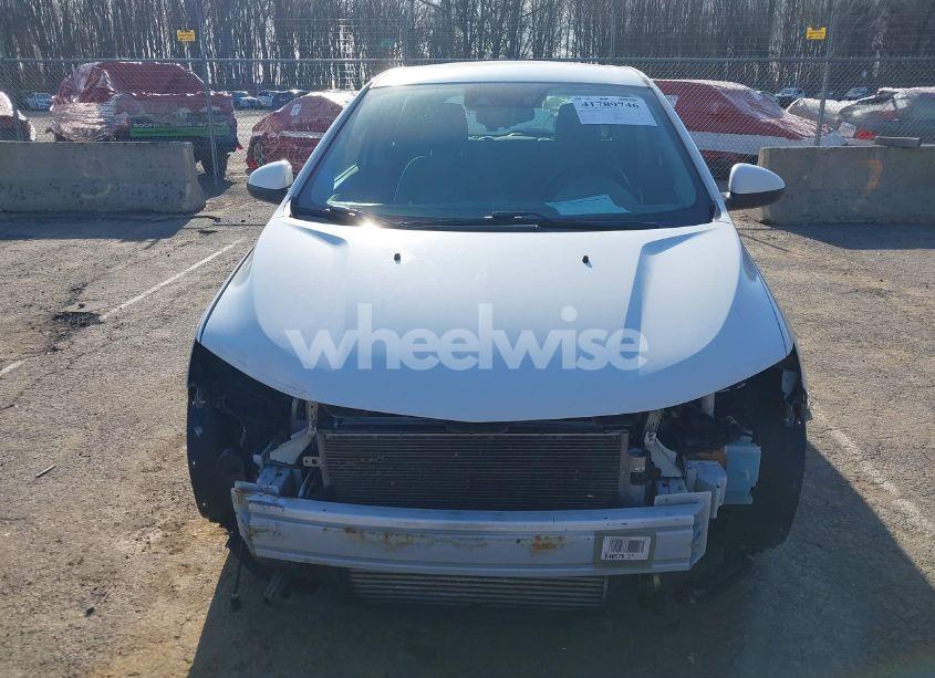 Photo 6 of 2020 Chevrolet Sonic FWD 1FL 5-DOOR (VIN 1G1JG6SB8L4109586)