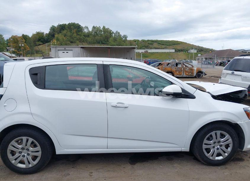 Photo 13 of 2020 Chevrolet Sonic FWD 1FL 5-DOOR (VIN 1G1JG6SB8L4123715)