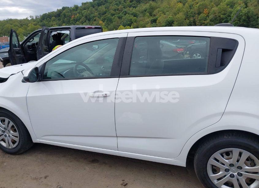 Photo 14 of 2020 Chevrolet Sonic FWD 1FL 5-DOOR (VIN 1G1JG6SB8L4123715)