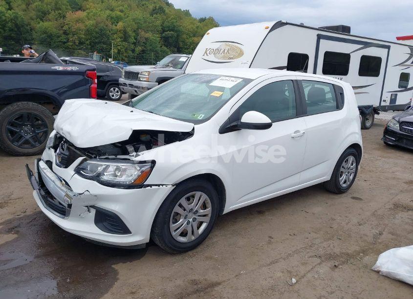 Photo 2 of 2020 Chevrolet Sonic FWD 1FL 5-DOOR (VIN 1G1JG6SB8L4123715)