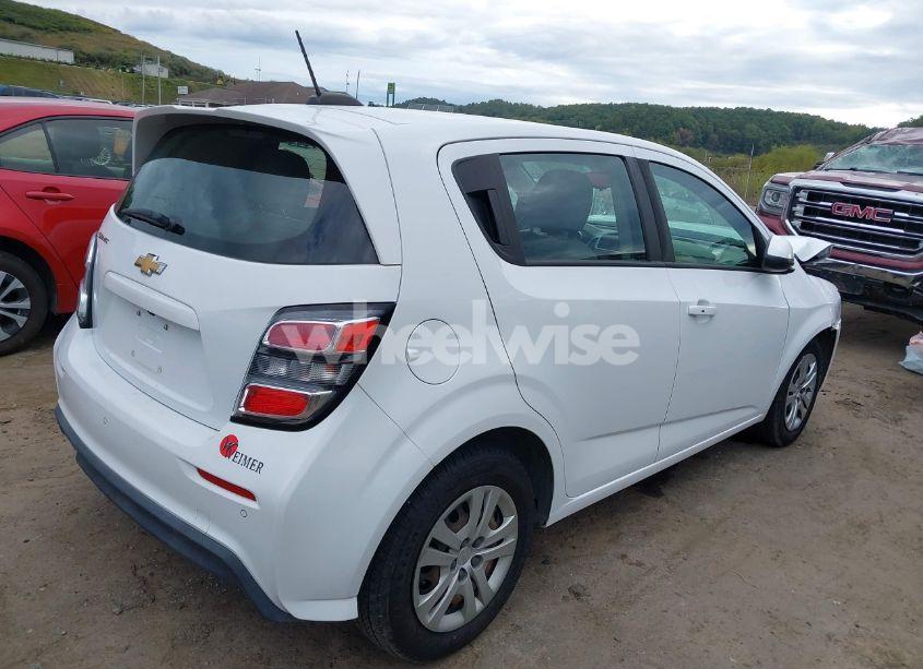 Photo 4 of 2020 Chevrolet Sonic FWD 1FL 5-DOOR (VIN 1G1JG6SB8L4123715)