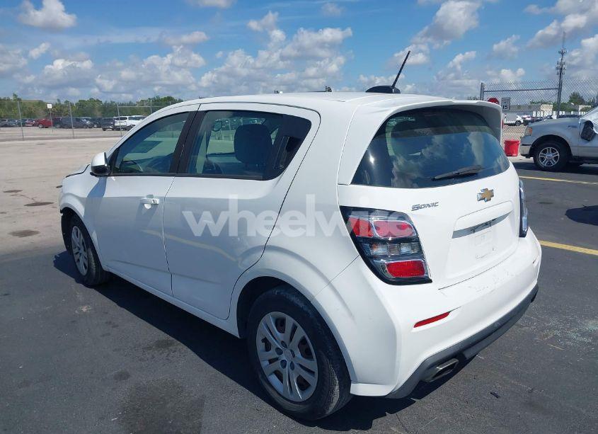 Photo 3 of 2019 Chevrolet Sonic LT AUTO (VIN 1G1JG6SB9K4142045)