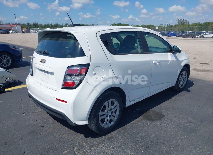 Photo 4 of 2019 Chevrolet Sonic LT AUTO (VIN 1G1JG6SB9K4142045)