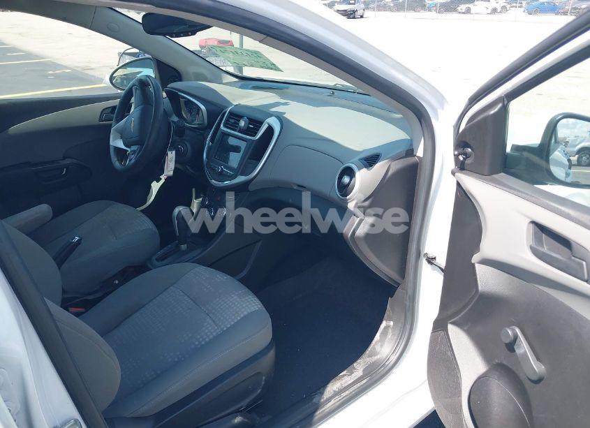 Photo 5 of 2019 Chevrolet Sonic LT AUTO (VIN 1G1JG6SB9K4142045)