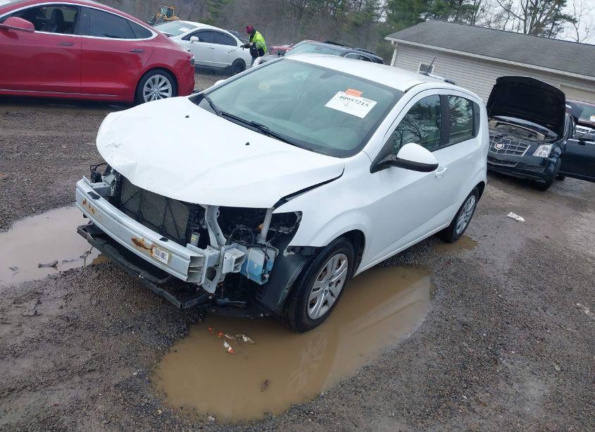 Photo 2 of 2017 Chevrolet Sonic LT AUTO (VIN 1G1JG6SG1H4149432)