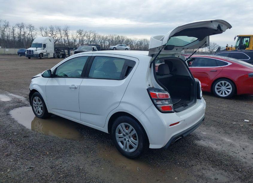 Photo 3 of 2017 Chevrolet Sonic LT AUTO (VIN 1G1JG6SG1H4149432)
