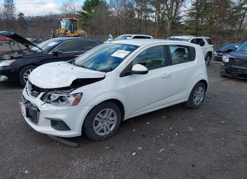 Photo 2 of 2017 Chevrolet Sonic LT AUTO (VIN 1G1JG6SG4H4163969)