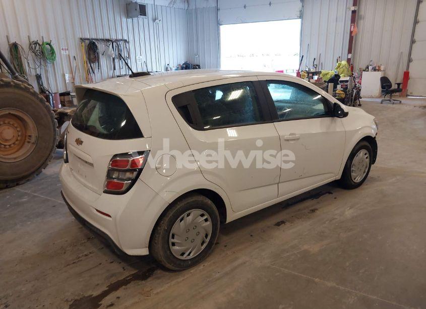 Photo 4 of 2017 Chevrolet Sonic LT AUTO (VIN 1G1JG6SG6H4151645)