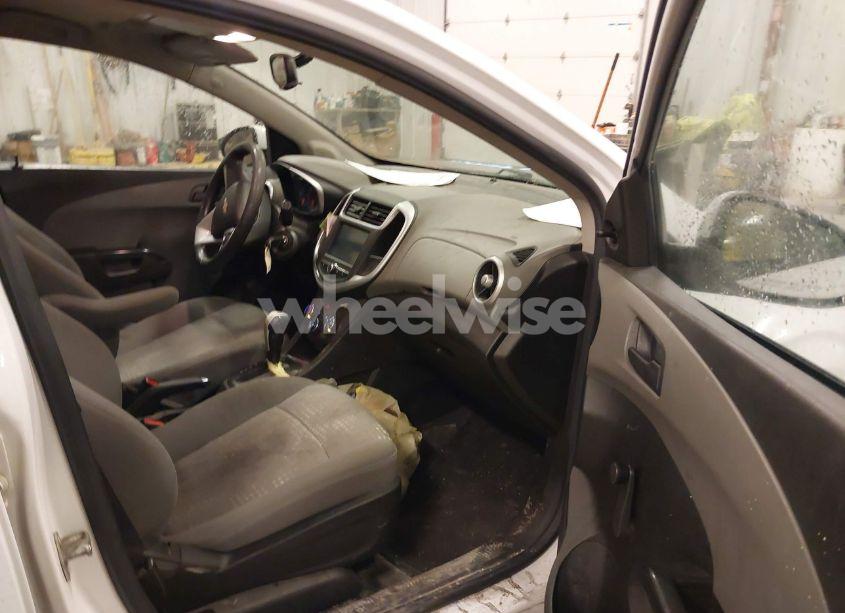 Photo 5 of 2017 Chevrolet Sonic LT AUTO (VIN 1G1JG6SG6H4151645)