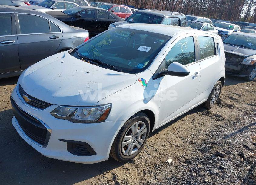 Photo 2 of 2017 Chevrolet Sonic LT AUTO (VIN 1G1JG6SG7H4144638)