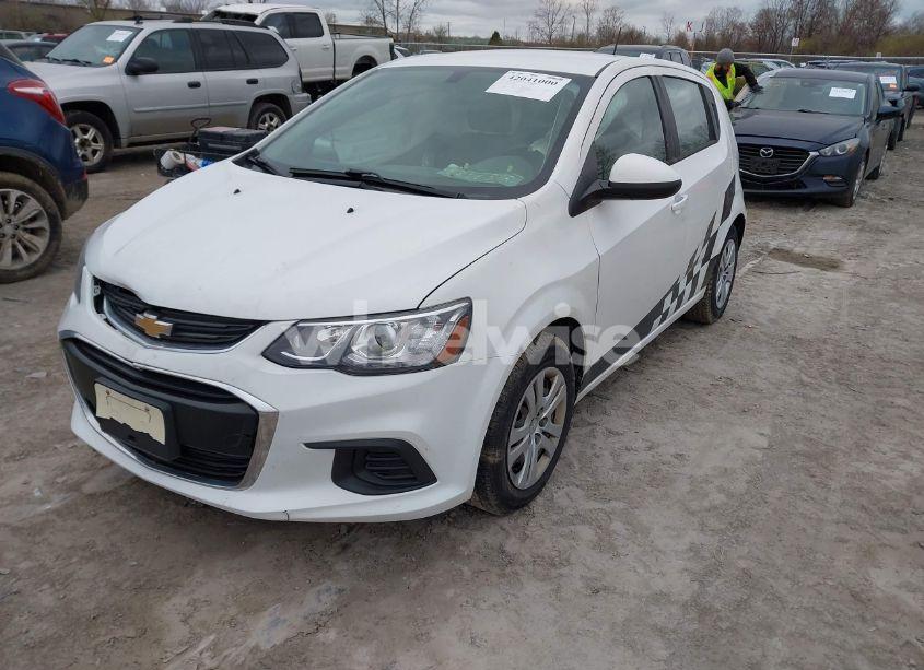 Photo 2 of 2017 Chevrolet Sonic LT AUTO (VIN 1G1JG6SG8H4149928)