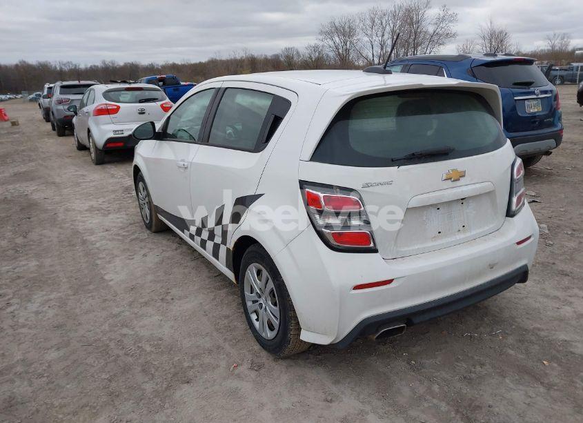 Photo 3 of 2017 Chevrolet Sonic LT AUTO (VIN 1G1JG6SG8H4149928)