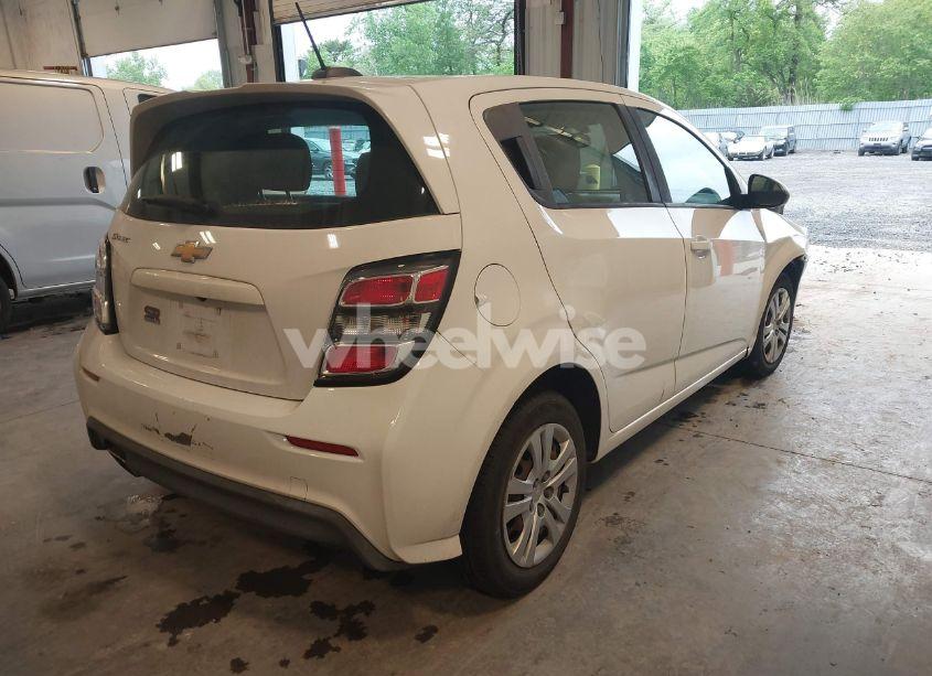 Photo 4 of 2017 Chevrolet Sonic LT AUTO (VIN 1G1JG6SG8H4164591)