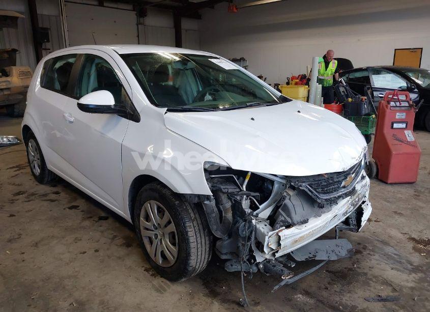 2018 Chevrolet Sonic LT AUTO (VIN 1G1JG6SH0J4104044) main photo