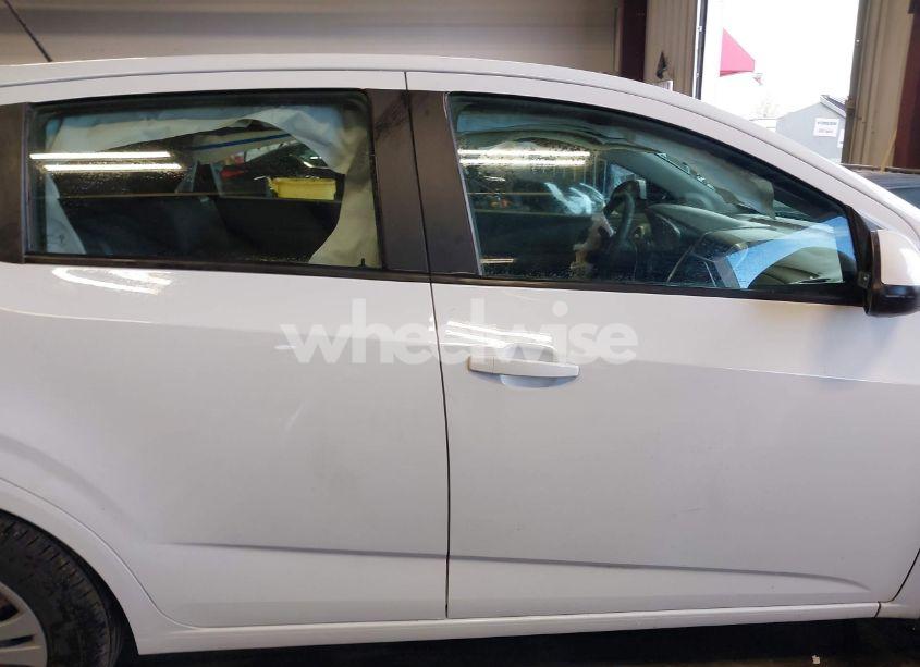 Photo 14 of 2018 Chevrolet Sonic LT AUTO (VIN 1G1JG6SH0J4104044)
