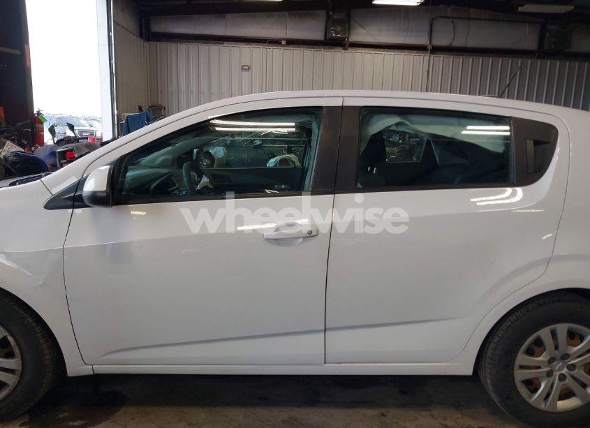 Photo 15 of 2018 Chevrolet Sonic LT AUTO (VIN 1G1JG6SH0J4104044)