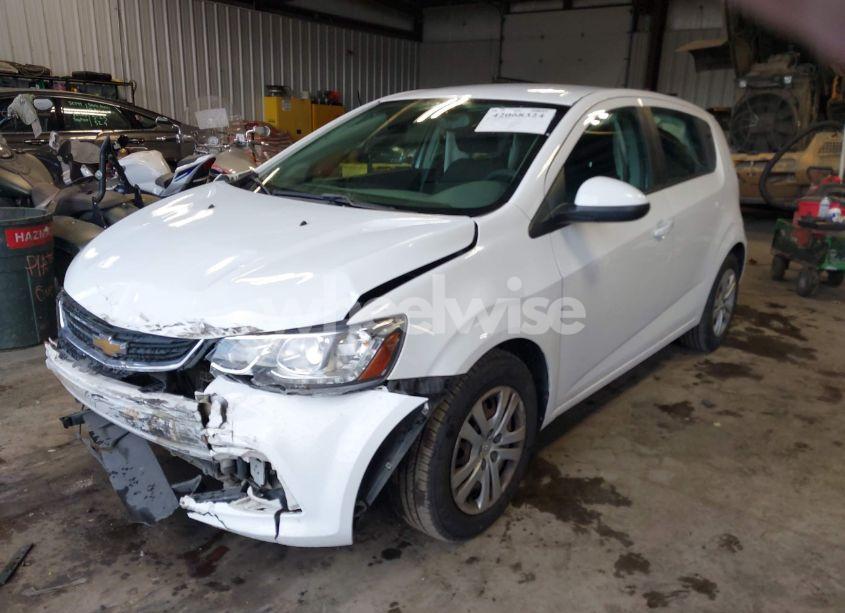 Photo 2 of 2018 Chevrolet Sonic LT AUTO (VIN 1G1JG6SH0J4104044)