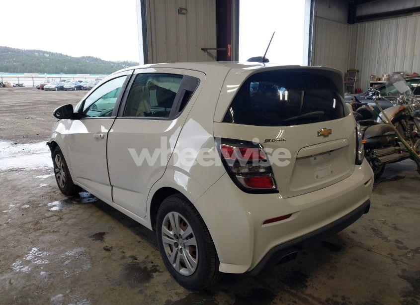 Photo 3 of 2018 Chevrolet Sonic LT AUTO (VIN 1G1JG6SH0J4104044)