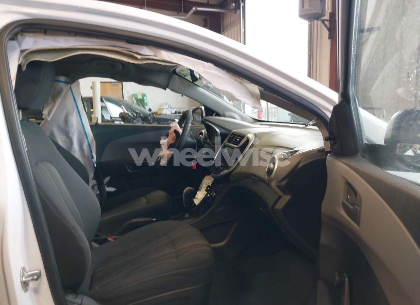 Photo 5 of 2018 Chevrolet Sonic LT AUTO (VIN 1G1JG6SH0J4104044)