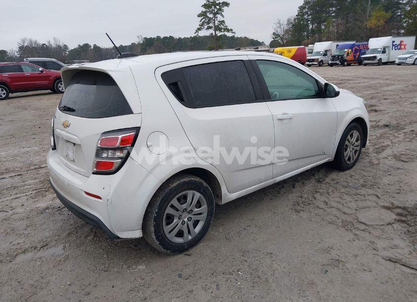 Photo 4 of 2017 Chevrolet Sonic LT AUTO (VIN 1G1JG6SH4H4167464)