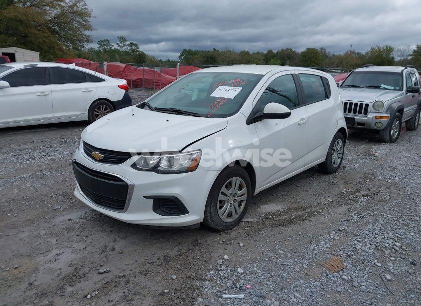 Photo 2 of 2017 Chevrolet Sonic LT AUTO (VIN 1G1JG6SH6H4167675)
