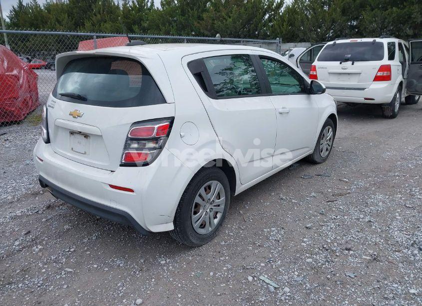 Photo 4 of 2017 Chevrolet Sonic LT AUTO (VIN 1G1JG6SH6H4167675)