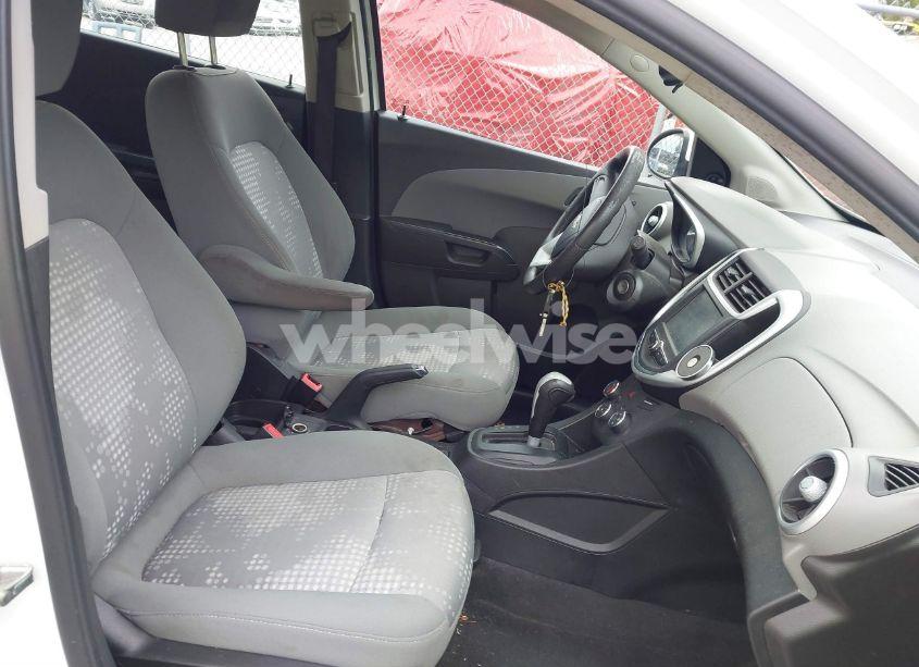 Photo 5 of 2017 Chevrolet Sonic LT AUTO (VIN 1G1JG6SH6H4167675)