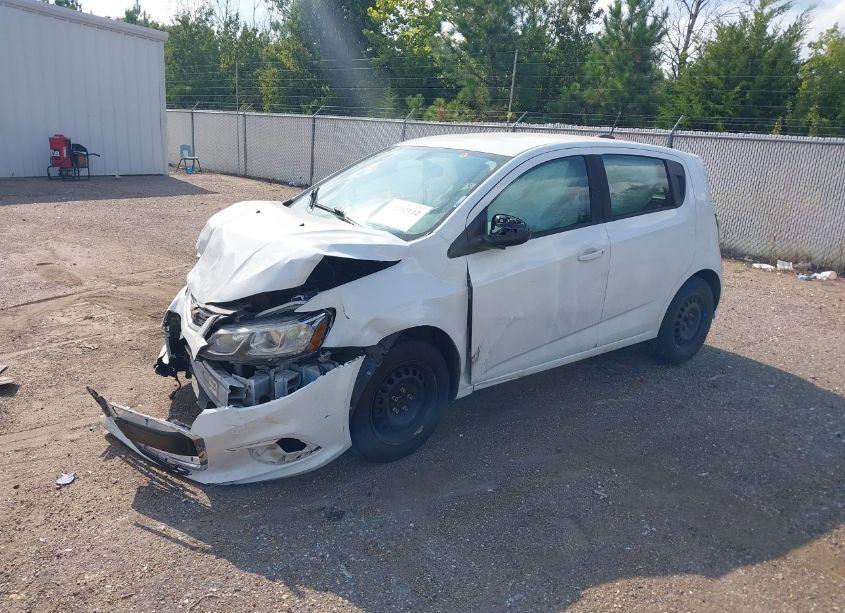 Photo 2 of 2017 Chevrolet Sonic LT AUTO (VIN 1G1JG6SH6H4167921)